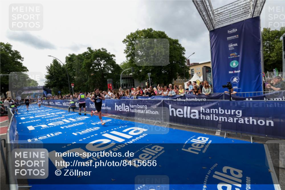 29.06.2025 - hella hamburg halbmarathon Zöllner http://msf.ph/oto/8415656 29.06.2025 10:26:44 Ziel 1065, 1577, 9565, 10848, 19076 meine-sportfotos.de