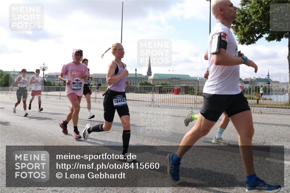 29.06.2025 - hella hamburg halbmarathon Lena Gebhardt http://msf.ph/oto/8415660 29.06.2025 09:50:54 Lombardsbrücke 14274, 18442, 1209, 1256, 1358, 1441, 1677, 1697, 1700, 1882, 1962, 2546, 2579, 2675, 2719, 3056, 3626, 3947, 4205, 4229, 4380, 4888, 4889, 4893, 5026, 5087, 5275, 5387, 5472, 5506, 5508, 5745, 5752, 5916, 6080, 6429, 6458, 6529, 6593, 6639, 6649, 6686, 6687, 7026, 7110, 7116, 7284, 7635, 8091, 8122, 8319, 8574, 8958, 8966, 9116, 9371, 9380, 9755, 9833, 10064, 10193, 10218, 10415, 10469, 10783, 10922, 11281, 11284, 11305, 11379, 12153 meine-sportfotos.de