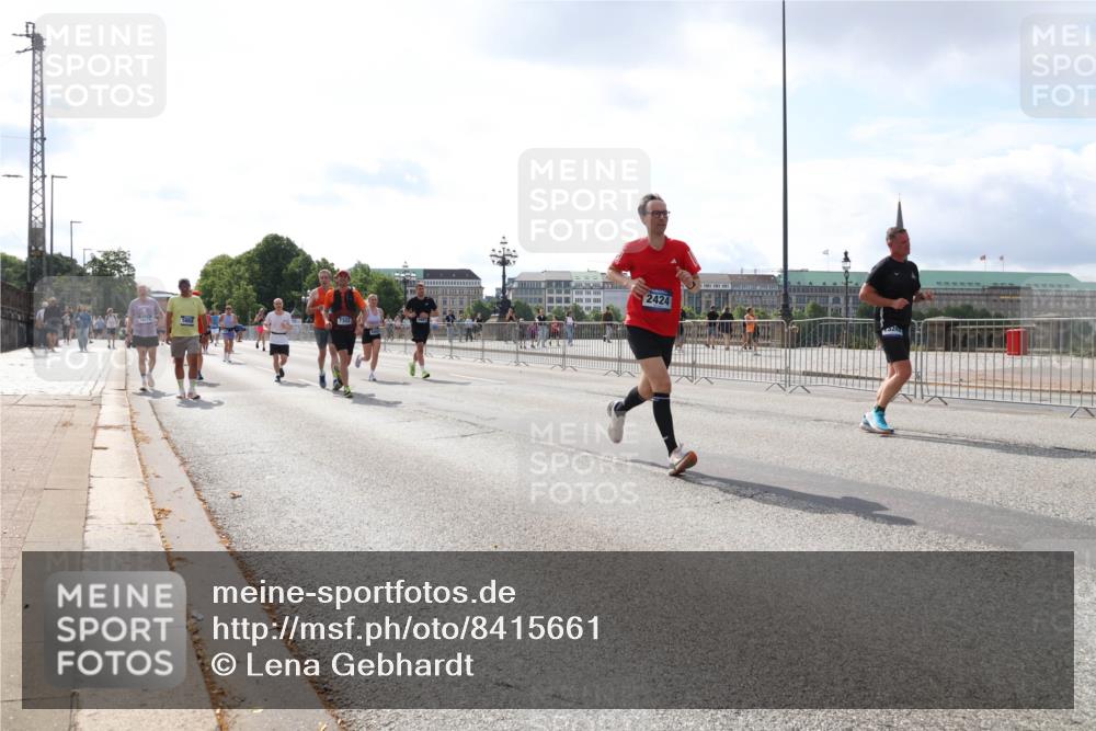 29.06.2025 - hella hamburg halbmarathon Lena Gebhardt http://msf.ph/oto/8415661 29.06.2025 10:05:06 Lombardsbrücke 2424, 1126, 1316, 1347, 1559, 1863, 2288, 2424, 2463, 2628, 2698, 3071, 3413, 3578, 4220, 4293, 4394, 4538, 4951, 5869, 6059, 6311, 6907, 6908, 7302, 7826, 8049, 8089, 8999, 9007, 9019, 9075, 9165, 9559, 9680, 10100, 10694, 10709, 10834, 11088, 11551, 11595, 12125, 12557, 13221, 13242, 13327, 13533, 13717, 14203, 15532, 16092, 16134, 16357, 16478, 16579, 16847, 16995, 17112, 17707, 17814, 17818, 18189, 18616, 18617, 19034 meine-sportfotos.de