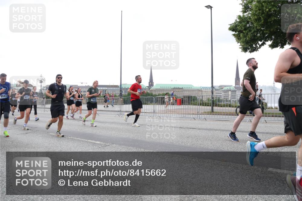 29.06.2025 - hella hamburg halbmarathon Lena Gebhardt http://msf.ph/oto/8415662 29.06.2025 10:51:36 Lombardsbrücke 9583, 6091, 16642, 1371, 1478, 1617, 1997, 2202, 2308, 2380, 2484, 2485, 2593, 2736, 2778, 3240, 3991, 4156, 4652, 4713, 4748, 4808, 4878, 4920, 5291, 5357, 5394, 5530, 5534, 5716, 5717, 6007, 6091, 6604, 6885, 6945, 6947, 6954, 6961, 7012, 7769, 7841, 7871, 7992, 8040, 8125, 8399, 8410, 8672, 9166, 9167, 9220, 9340, 9462, 9582, 9583, 9590, 9594, 9673, 9763, 10496, 10521, 10693, 10830, 11034, 11268, 11575, 11875, 12065 meine-sportfotos.de