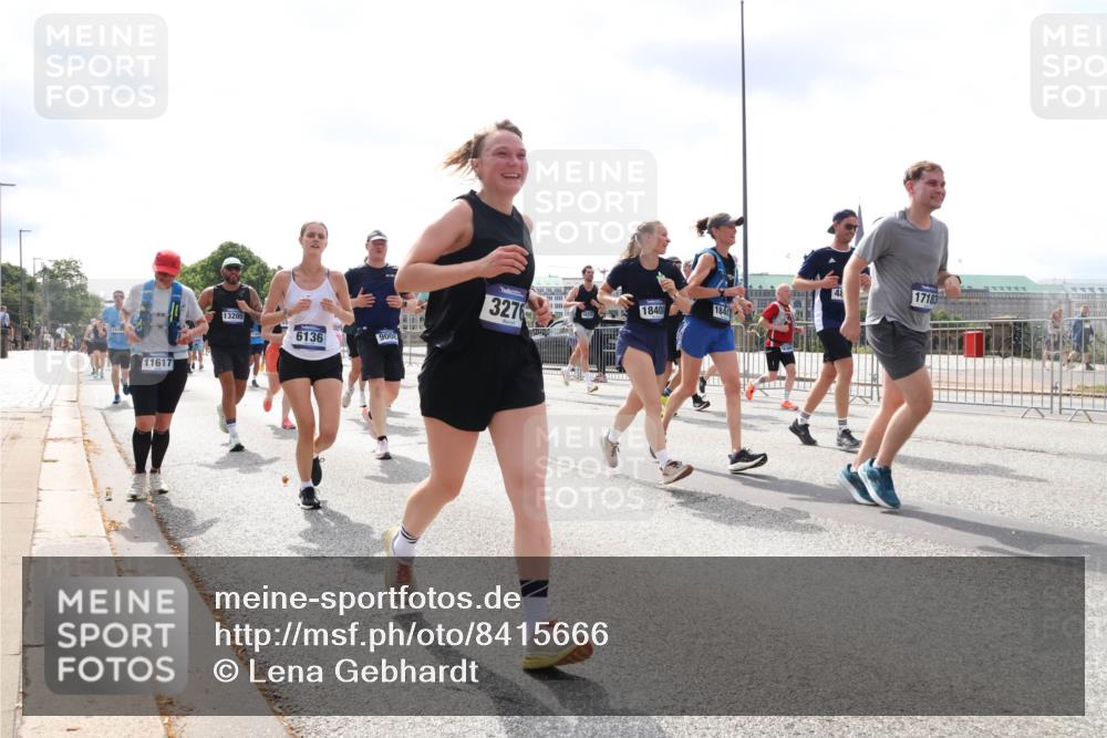 29.06.2025 - hella hamburg halbmarathon Lena Gebhardt http://msf.ph/oto/8415666 29.06.2025 10:42:17 Lombardsbrücke 11617, 13205, 6136, 900, 3276, 17183, 18400, 1039, 1150, 1360, 1624, 1648, 1712, 1752, 1929, 1957, 1994, 2069, 2134, 2145, 2523, 2538, 2580, 2974, 3276, 3326, 3459, 3460, 3568, 3605, 3874, 4329, 4353, 4735, 4736, 4778, 4885, 4891, 4892, 5403, 5419, 5671, 5810, 6136, 6137, 6153, 6430, 6436, 6828, 6837, 6846, 6917, 7040, 7260, 7357, 7557, 7666, 7955, 8014, 8459, 8525, 8526, 8712, 8816, 8908, 9008, 9223, 9370, 9467, 9980, 10027, 10532, 10623 meine-sportfotos.de