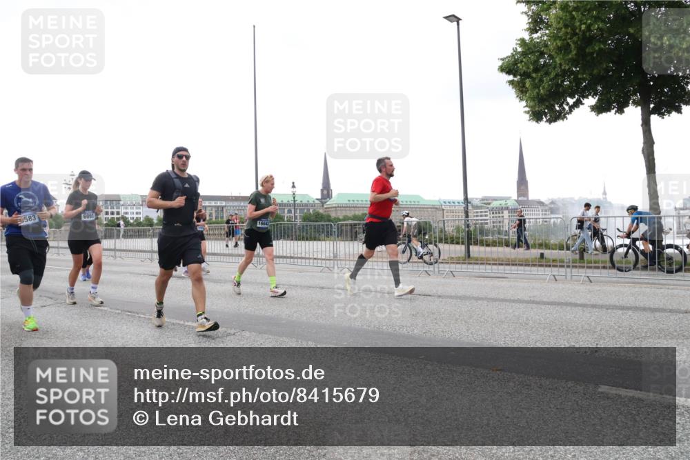 29.06.2025 - hella hamburg halbmarathon Lena Gebhardt http://msf.ph/oto/8415679 29.06.2025 10:51:37 Lombardsbrücke 583, 6091, 1478, 1617, 1997, 2202, 2308, 2380, 2484, 2485, 2593, 2736, 2778, 3240, 3991, 4156, 4652, 4713, 4748, 4808, 4878, 4920, 5291, 5357, 5394, 5530, 5534, 5716, 5717, 6007, 6091, 6604, 6885, 6945, 6947, 6954, 6961, 7012, 7769, 7841, 7871, 7992, 8040, 8125, 8399, 8410, 8672, 9166, 9167, 9220, 9340, 9462, 9582, 9583, 9590, 9594, 9673, 9763, 10496, 10521, 10693, 10830, 11034, 11268, 11575, 11875, 12065 meine-sportfotos.de
