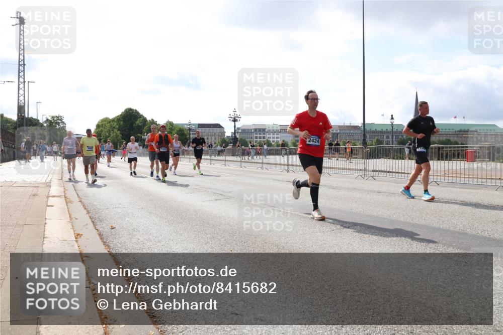 29.06.2025 - hella hamburg halbmarathon Lena Gebhardt http://msf.ph/oto/8415682 29.06.2025 10:05:06 Lombardsbrücke 2424, 324, 1126, 1316, 1347, 1559, 1863, 2288, 2424, 2463, 2628, 2698, 3071, 3413, 3578, 4220, 4293, 4394, 4538, 4951, 5869, 6059, 6311, 6907, 6908, 7302, 7826, 8049, 8089, 8999, 9007, 9019, 9075, 9165, 9559, 9680, 10100, 10694, 10709, 10834, 11088, 11551, 11595, 12125, 12557, 13221, 13242, 13327, 13533, 13717, 14203, 15532, 16092, 16134, 16357, 16478, 16579, 16847, 16995, 17112, 17707, 17814, 17818, 18189, 18616, 18617, 19034 meine-sportfotos.de