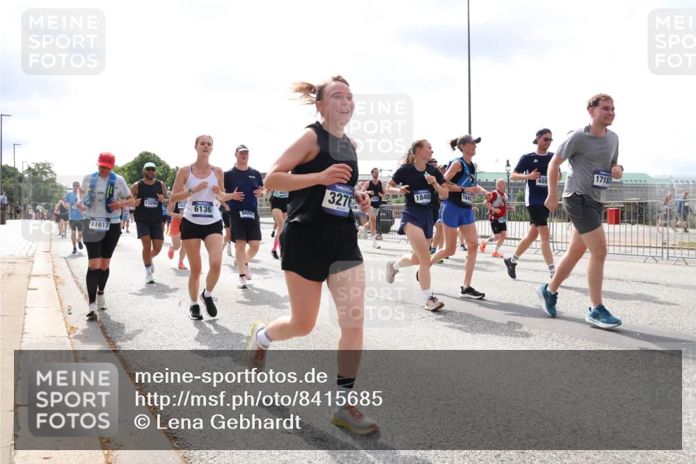 29.06.2025 - hella hamburg halbmarathon Lena Gebhardt http://msf.ph/oto/8415685 29.06.2025 10:42:17 Lombardsbrücke 11617, 13205, 6136, 9008, 3276, 18400, 184, 488, 17183, 1039, 1150, 1360, 1624, 1648, 1712, 1752, 1929, 1957, 1994, 2069, 2134, 2145, 2523, 2538, 2580, 2974, 3276, 3326, 3459, 3460, 3568, 3605, 3874, 4329, 4353, 4735, 4736, 4778, 4885, 4891, 4892, 5403, 5419, 5671, 5810, 6136, 6137, 6153, 6430, 6436, 6828, 6837, 6846, 6917, 7040, 7260, 7357, 7557, 7666, 7955, 8014, 8459, 8525, 8526, 8712, 8816, 8908, 9008, 9223, 9370, 9467, 9980, 10027, 10532, 10623 meine-sportfotos.de