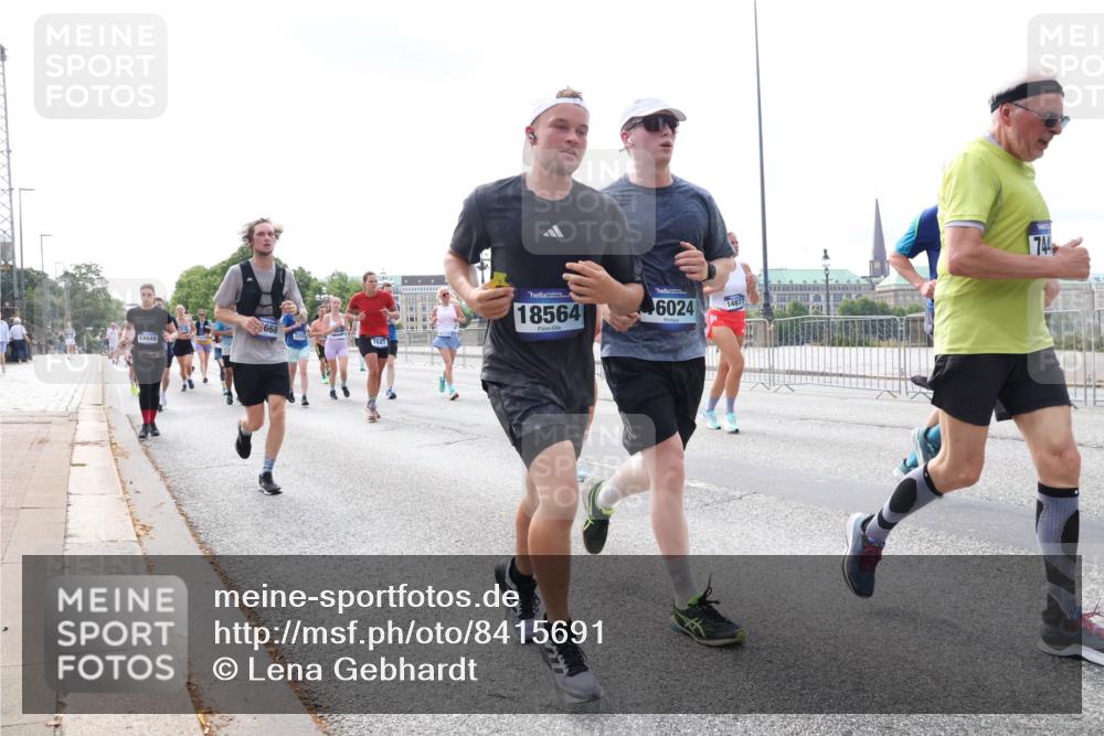 29.06.2025 - hella hamburg halbmarathon Lena Gebhardt http://msf.ph/oto/8415691 29.06.2025 10:17:35 Lombardsbrücke 668, 14648, 2259, 7647, 18564, 6024, 14877, 744, 1015, 1083, 1204, 1274, 1298, 1356, 1458, 1477, 1622, 1749, 1795, 2094, 2259, 2305, 2548, 2860, 2908, 3138, 3210, 3292, 3464, 3466, 3802, 3803, 4194, 4218, 4852, 5002, 5023, 5290, 5390, 5611, 5733, 5929, 5930, 5995, 6126, 6128, 6254, 6336, 6352, 6520, 6522, 6786, 7011, 7258, 7291, 7410, 7413, 7445, 7566, 7647, 7844, 7945, 8144, 8210, 8253, 8309, 8351, 8433, 8558, 8895, 8983, 9152, 9259, 9400, 9798, 9848, 10174 meine-sportfotos.de