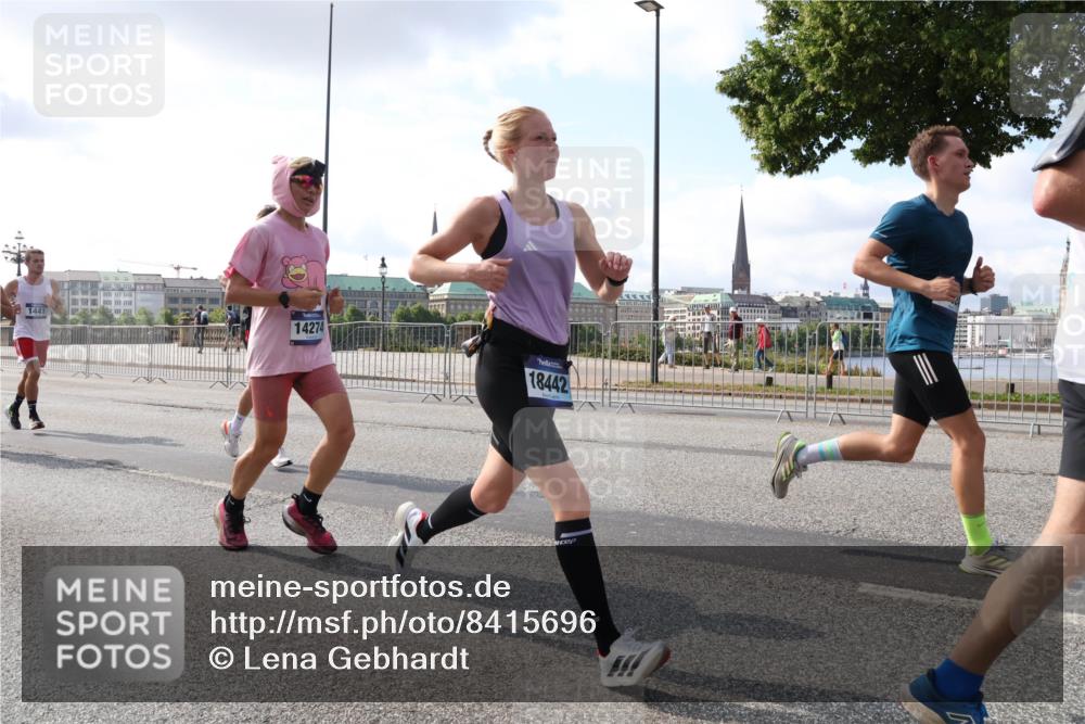 29.06.2025 - hella hamburg halbmarathon Lena Gebhardt http://msf.ph/oto/8415696 29.06.2025 09:50:54 Lombardsbrücke 1441, 14274, 18442, 1209, 1256, 1358, 1441, 1677, 1697, 1700, 1882, 1962, 2546, 2579, 2675, 2719, 3056, 3626, 3947, 4205, 4229, 4380, 4888, 4889, 4893, 5026, 5087, 5275, 5387, 5472, 5506, 5508, 5745, 5752, 5916, 6080, 6429, 6458, 6529, 6593, 6639, 6649, 6686, 6687, 7026, 7110, 7116, 7284, 7635, 8091, 8122, 8319, 8574, 8958, 8966, 9116, 9371, 9380, 9755, 9833, 10064, 10193, 10218, 10415, 10469, 10783, 10922, 11281, 11284, 11305, 11379, 12153 meine-sportfotos.de