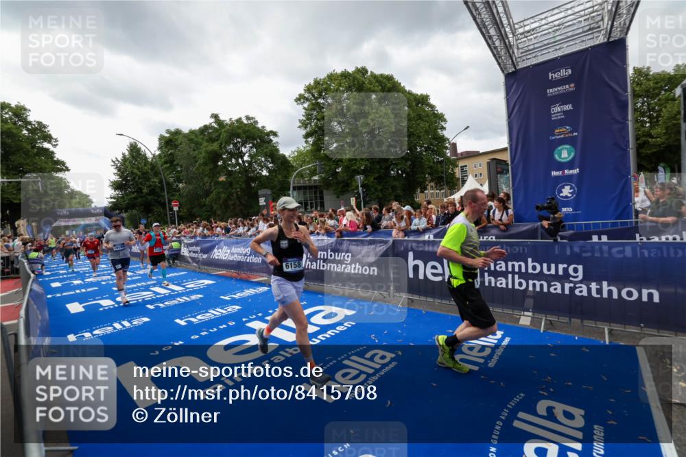 29.06.2025 - hella hamburg halbmarathon Zöllner http://msf.ph/oto/8415708 29.06.2025 10:49:25 Ziel 1342, 4183, 4185, 6158, 10053, 10189, 11779, 11819, 12670, 14526, 14838, 15422, 15784, 15894, 15966 meine-sportfotos.de
