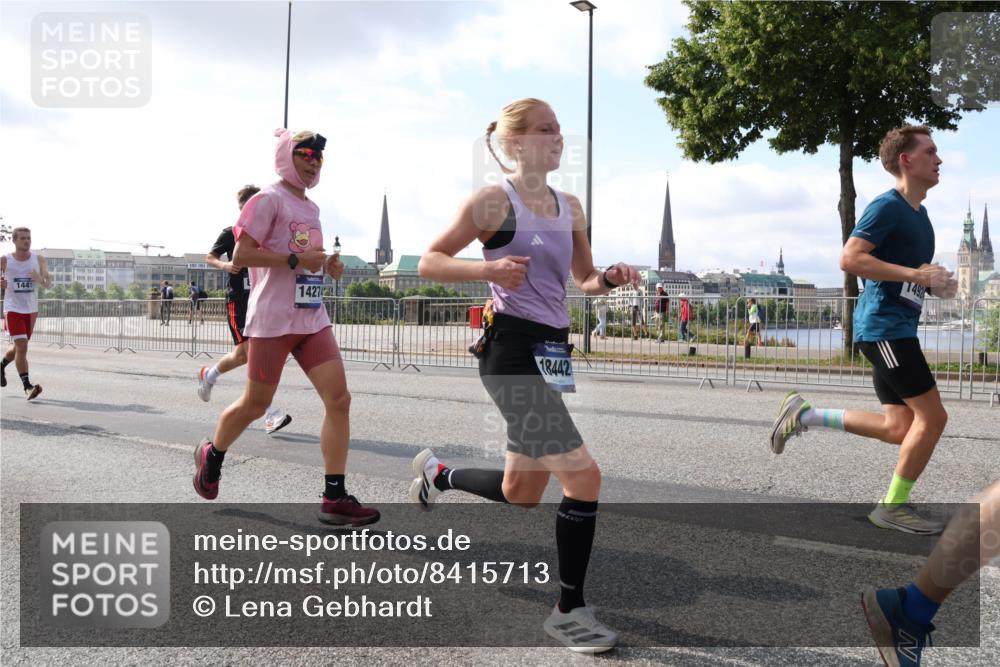 29.06.2025 - hella hamburg halbmarathon Lena Gebhardt http://msf.ph/oto/8415713 29.06.2025 09:50:54 Lombardsbrücke 1441, 142744, 18442, 1209, 1256, 1358, 1441, 1677, 1697, 1700, 1882, 1962, 2546, 2579, 2675, 2719, 3056, 3626, 3947, 4205, 4229, 4380, 4888, 4889, 4893, 5026, 5087, 5275, 5387, 5472, 5506, 5508, 5745, 5752, 5916, 6080, 6429, 6458, 6529, 6593, 6639, 6649, 6686, 6687, 7026, 7110, 7116, 7284, 7635, 8091, 8122, 8319, 8574, 8958, 8966, 9116, 9371, 9380, 9755, 9833, 10064, 10193, 10218, 10415, 10469, 10783, 10922, 11281, 11284, 11305, 11379, 12153 meine-sportfotos.de