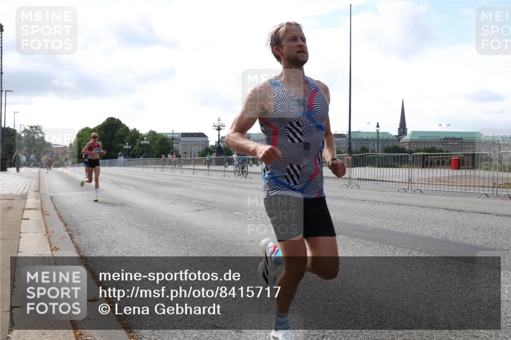 29.06.2025 - hella hamburg halbmarathon Lena Gebhardt http://msf.ph/oto/8415717 29.06.2025 09:40:20 Lombardsbrücke 34, 35, 52, 53, 54, 2144, 2659, 3720, 6380, 6530, 9151, 9255, 9447, 10650, 12678, 14302, 14717, 14933, 15495, 16068, 16120, 16245, 16988, 18930, 19075 meine-sportfotos.de