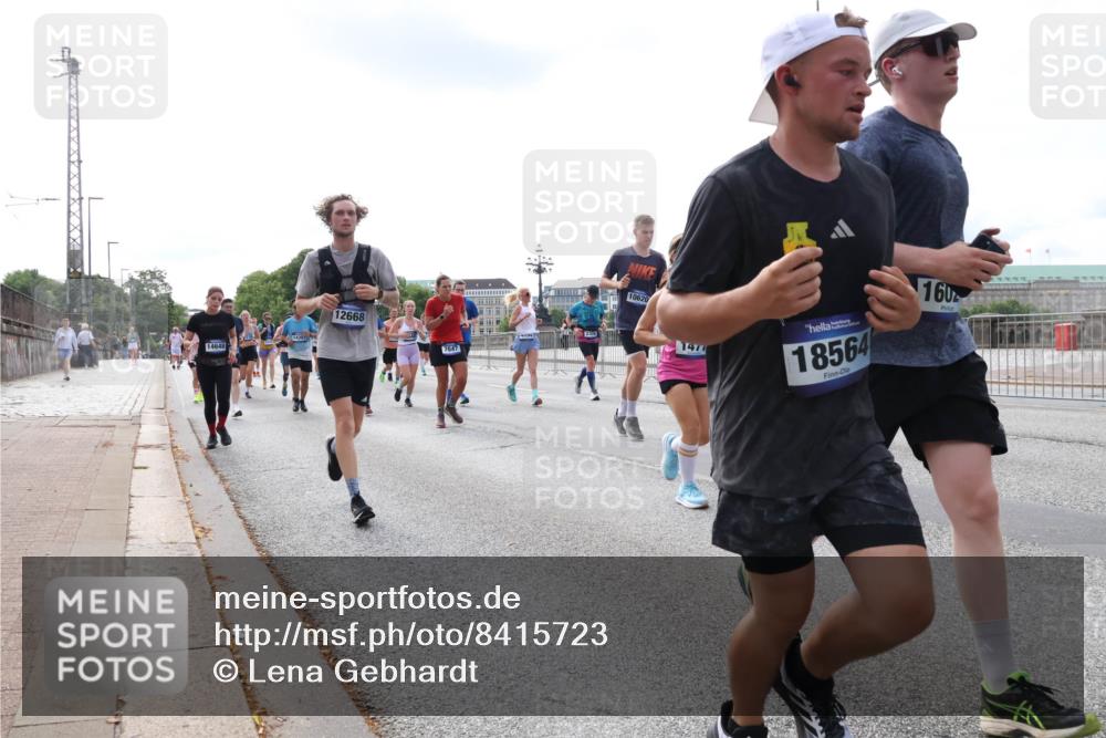 29.06.2025 - hella hamburg halbmarathon Lena Gebhardt http://msf.ph/oto/8415723 29.06.2025 10:17:36 Lombardsbrücke 14307, 14648, 12668, 7647, 10620, 18564, 160, 1015, 1083, 1204, 1274, 1356, 1458, 1477, 1622, 1749, 1795, 2094, 2259, 2305, 2548, 2860, 2908, 3138, 3292, 3464, 3466, 3802, 3803, 4194, 4218, 4852, 5002, 5023, 5290, 5390, 5611, 5733, 5929, 5930, 5995, 6126, 6128, 6254, 6336, 6352, 6520, 6522, 6786, 7011, 7258, 7291, 7410, 7413, 7445, 7566, 7647, 7844, 7945, 8144, 8210, 8253, 8309, 8351, 8433, 8558, 8799, 8895, 9152, 9259, 9400, 9798, 9848, 10174 meine-sportfotos.de