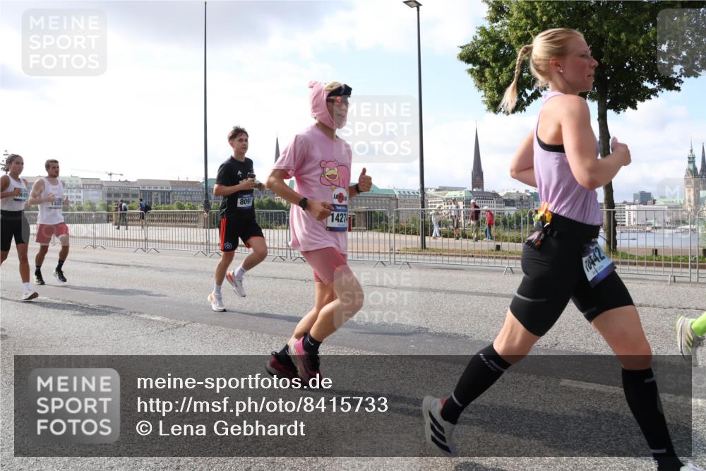 29.06.2025 - hella hamburg halbmarathon Lena Gebhardt http://msf.ph/oto/8415733 29.06.2025 09:50:54 Lombardsbrücke 689, 1441, 8091, 1427, 42, 1209, 1256, 1358, 1441, 1677, 1697, 1700, 1882, 1962, 2546, 2579, 2675, 2719, 3056, 3626, 3947, 4205, 4229, 4380, 4888, 4889, 4893, 5026, 5087, 5275, 5387, 5472, 5506, 5508, 5745, 5752, 5916, 6080, 6429, 6458, 6529, 6593, 6639, 6649, 6686, 6687, 7026, 7110, 7116, 7284, 7635, 8091, 8122, 8319, 8574, 8958, 8966, 9116, 9371, 9380, 9755, 9833, 10064, 10193, 10218, 10415, 10469, 10783, 10922, 11281, 11284, 11305, 11379, 12153 meine-sportfotos.de