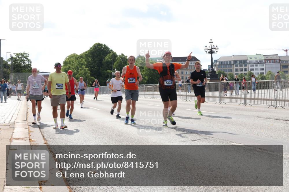 29.06.2025 - hella hamburg halbmarathon Lena Gebhardt http://msf.ph/oto/8415751 29.06.2025 10:05:07 Lombardsbrücke 16579, 3071, 7302, 5869, 6907, 1126, 1316, 1347, 1559, 1863, 2288, 2424, 2463, 2628, 2698, 3071, 3413, 3578, 4220, 4293, 4394, 4538, 4951, 5869, 6059, 6311, 6907, 6908, 7302, 7826, 8049, 8089, 8999, 9007, 9019, 9075, 9165, 9559, 9680, 10100, 10694, 10709, 10834, 11088, 11551, 11595, 12125, 12557, 13221, 13242, 13327, 13533, 13717, 14203, 15532, 16092, 16134, 16357, 16478, 16579, 16847, 16995, 17112, 17707, 17814, 17818, 18189, 18616, 18617, 19034 meine-sportfotos.de