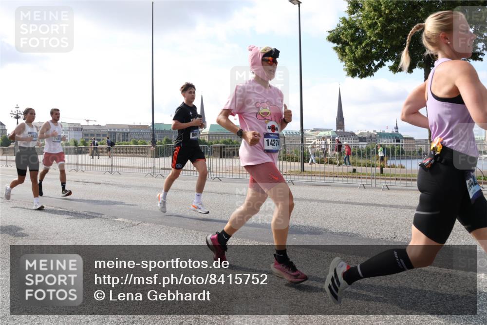 29.06.2025 - hella hamburg halbmarathon Lena Gebhardt http://msf.ph/oto/8415752 29.06.2025 09:50:54 Lombardsbrücke 14274, 1209, 1256, 1358, 1441, 1677, 1697, 1700, 1882, 1962, 2546, 2579, 2675, 2719, 3056, 3626, 3947, 4205, 4229, 4380, 4888, 4889, 4893, 5026, 5087, 5275, 5387, 5472, 5506, 5508, 5745, 5752, 5916, 6080, 6429, 6458, 6529, 6593, 6639, 6649, 6686, 6687, 7026, 7110, 7116, 7284, 7635, 8091, 8122, 8319, 8574, 8958, 8966, 9116, 9371, 9380, 9755, 9833, 10064, 10193, 10218, 10415, 10469, 10783, 10922, 11281, 11284, 11305, 11379, 12153 meine-sportfotos.de