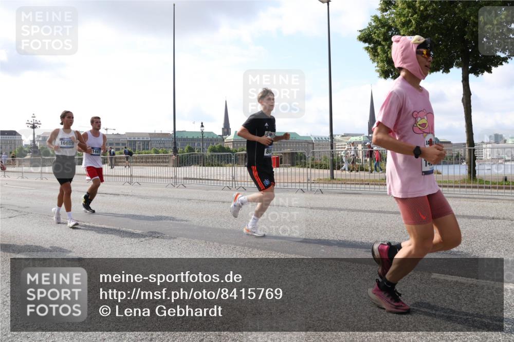 29.06.2025 - hella hamburg halbmarathon Lena Gebhardt http://msf.ph/oto/8415769 29.06.2025 09:50:55 Lombardsbrücke 16689, 1441, 1209, 1256, 1358, 1441, 1677, 1697, 1700, 1882, 1962, 2546, 2579, 2675, 2719, 3056, 3626, 3947, 4205, 4229, 4380, 4888, 4889, 4893, 5026, 5087, 5275, 5387, 5472, 5506, 5508, 5745, 5752, 5916, 6080, 6429, 6458, 6529, 6593, 6639, 6686, 6687, 7026, 7110, 7116, 7284, 7635, 8091, 8122, 8319, 8574, 8958, 8966, 9116, 9371, 9380, 9755, 9833, 10064, 10193, 10415, 10469, 10783, 10922, 11281, 11284, 11305, 11379, 12153 meine-sportfotos.de