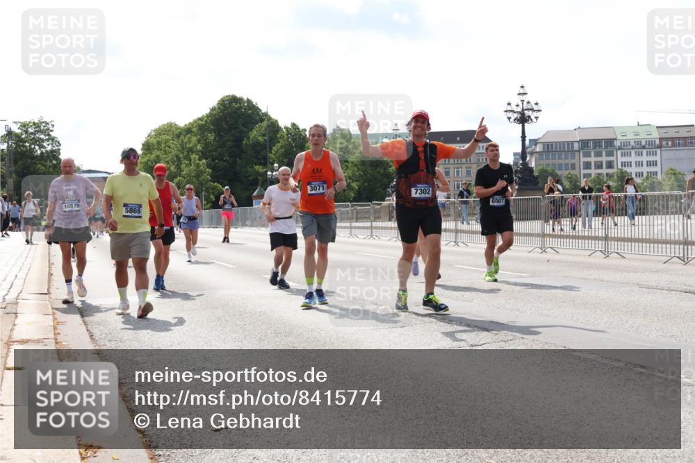 29.06.2025 - hella hamburg halbmarathon Lena Gebhardt http://msf.ph/oto/8415774 29.06.2025 10:05:07 Lombardsbrücke 16579, 5869, 3071, 7302, 6907, 1126, 1316, 1347, 1559, 1863, 2288, 2424, 2463, 2628, 2698, 3071, 3413, 3578, 4220, 4293, 4394, 4538, 4951, 5869, 6059, 6311, 6907, 6908, 7302, 7826, 8049, 8089, 8999, 9007, 9019, 9075, 9165, 9559, 9680, 10100, 10694, 10709, 10834, 11088, 11551, 11595, 12125, 12557, 13221, 13242, 13327, 13533, 13717, 14203, 15532, 16092, 16134, 16357, 16478, 16579, 16847, 16995, 17112, 17707, 17814, 17818, 18189, 18616, 18617, 19034 meine-sportfotos.de