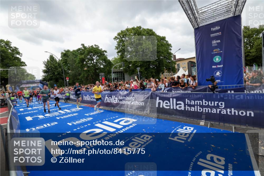 29.06.2025 - hella hamburg halbmarathon Zöllner http://msf.ph/oto/8415775 29.06.2025 10:49:30 Ziel 1342, 1476, 2878, 8437, 8689, 8813, 11339, 11779, 12094, 12670, 13269, 14838, 15784, 15894, 15966, 16891, 18476, 18887, 18960 meine-sportfotos.de