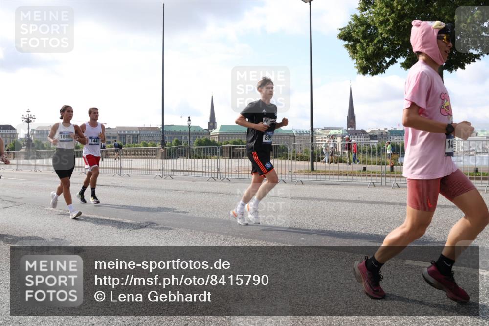 29.06.2025 - hella hamburg halbmarathon Lena Gebhardt http://msf.ph/oto/8415790 29.06.2025 09:50:55 Lombardsbrücke 1668, 8091, 1441, 1209, 1256, 1358, 1441, 1677, 1697, 1700, 1882, 1962, 2546, 2579, 2675, 2719, 3056, 3626, 3947, 4205, 4229, 4380, 4888, 4889, 4893, 5026, 5087, 5275, 5387, 5472, 5506, 5508, 5745, 5752, 5916, 6080, 6429, 6458, 6529, 6593, 6639, 6686, 6687, 7026, 7110, 7116, 7284, 7635, 8091, 8122, 8319, 8574, 8958, 8966, 9116, 9371, 9380, 9755, 9833, 10064, 10193, 10415, 10469, 10783, 10922, 11281, 11284, 11305, 11379, 12153 meine-sportfotos.de