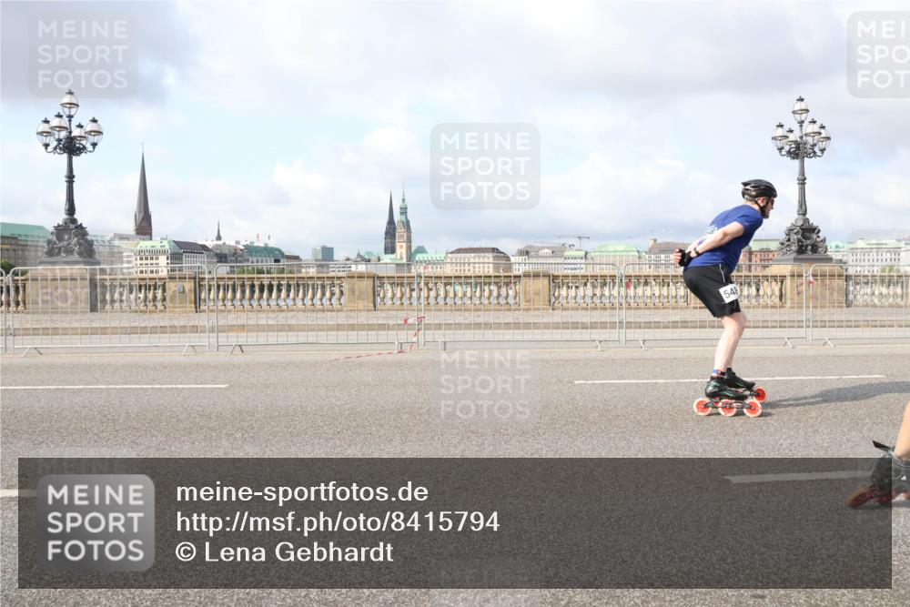 29.06.2025 - hella hamburg halbmarathon Lena Gebhardt http://msf.ph/oto/8415794 29.06.2025 08:56:34 Lombardsbrücke 548 meine-sportfotos.de