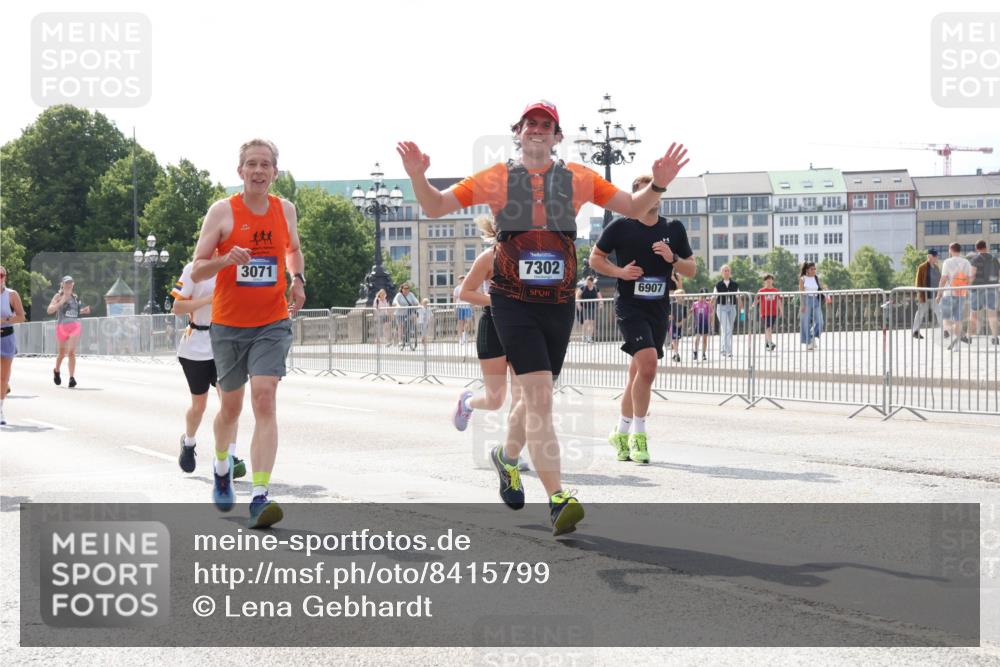 29.06.2025 - hella hamburg halbmarathon Lena Gebhardt http://msf.ph/oto/8415799 29.06.2025 10:05:08 Lombardsbrücke 3071, 7302, 6907, 1126, 1316, 1347, 1559, 1863, 2288, 2298, 2424, 2463, 2628, 2698, 3071, 3413, 3578, 4220, 4293, 4394, 4538, 4951, 5073, 5869, 6059, 6311, 6907, 6908, 7302, 7826, 8049, 8089, 8999, 9007, 9019, 9075, 9165, 9559, 9680, 10100, 10694, 11088, 11551, 11595, 12125, 12557, 13221, 13242, 13327, 13533, 13717, 14203, 15532, 16092, 16134, 16357, 16478, 16579, 16847, 16995, 17112, 17707, 17814, 17818, 18189, 18616, 18617, 19034 meine-sportfotos.de