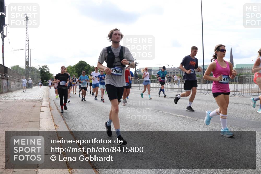 29.06.2025 - hella hamburg halbmarathon Lena Gebhardt http://msf.ph/oto/8415800 29.06.2025 10:17:36 Lombardsbrücke 14648, 14307, 2259, 12668, 47, 20, 47, 1015, 1083, 1204, 1274, 1356, 1458, 1477, 1622, 1749, 1795, 2094, 2259, 2305, 2548, 2860, 2908, 3138, 3292, 3464, 3466, 3802, 3803, 4194, 4218, 4852, 5002, 5023, 5290, 5390, 5611, 5733, 5929, 5930, 5995, 6126, 6128, 6254, 6336, 6352, 6520, 6522, 6786, 7011, 7258, 7291, 7410, 7413, 7445, 7566, 7647, 7844, 7945, 8144, 8210, 8253, 8309, 8351, 8433, 8558, 8799, 8895, 9152, 9259, 9400, 9798, 9848, 10174 meine-sportfotos.de