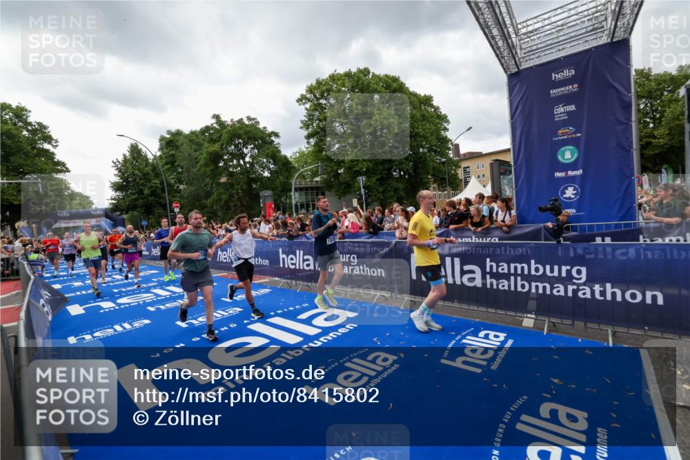 29.06.2025 - hella hamburg halbmarathon Zöllner http://msf.ph/oto/8415802 29.06.2025 10:49:31 Ziel 1342, 1476, 2592, 2596, 2878, 8437, 8689, 8813, 11339, 11779, 12094, 12670, 13269, 14838, 15784, 15857, 15894, 15966, 16891, 18476, 18887, 18960 meine-sportfotos.de