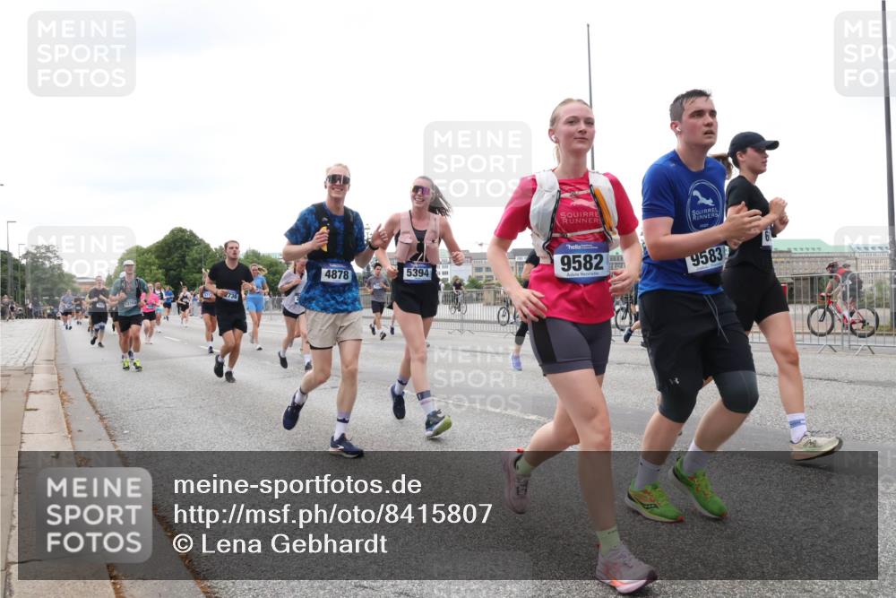 29.06.2025 - hella hamburg halbmarathon Lena Gebhardt http://msf.ph/oto/8415807 29.06.2025 10:51:39 Lombardsbrücke 4878, 13769, 5394, 9582, 9583, 1617, 1997, 2202, 2308, 2380, 2484, 2485, 2593, 2736, 2778, 3240, 3991, 4156, 4652, 4713, 4748, 4808, 4878, 4920, 5291, 5357, 5394, 5534, 5716, 5717, 6007, 6091, 6604, 6885, 6945, 6947, 6954, 6961, 7682, 7769, 7841, 7871, 7992, 8040, 8125, 8399, 8410, 8672, 9166, 9167, 9220, 9340, 9462, 9582, 9583, 9590, 9594, 9673, 9763, 10496, 10521, 10533, 10693, 10830, 11034, 11101, 11268, 11575, 11875, 12065 meine-sportfotos.de