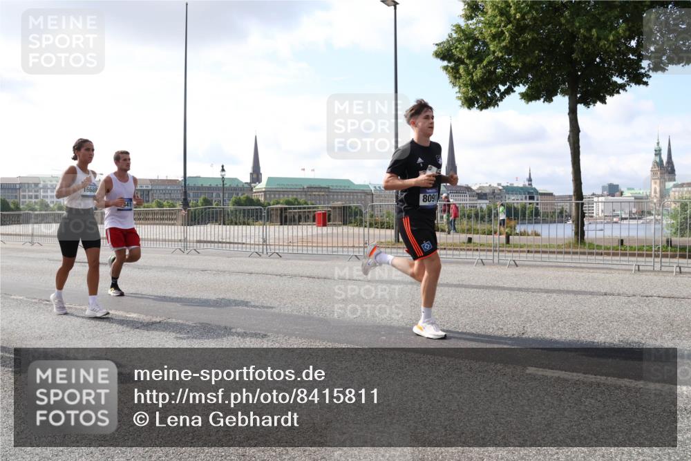 29.06.2025 - hella hamburg halbmarathon Lena Gebhardt http://msf.ph/oto/8415811 29.06.2025 09:50:55 Lombardsbrücke 16689, 41, 8091, 1209, 1256, 1358, 1441, 1677, 1697, 1700, 1882, 1962, 2546, 2579, 2675, 2719, 3056, 3626, 3947, 4205, 4229, 4380, 4888, 4889, 4893, 5026, 5087, 5275, 5387, 5472, 5506, 5508, 5745, 5752, 5916, 6080, 6429, 6458, 6529, 6593, 6639, 6686, 6687, 7026, 7110, 7116, 7284, 7635, 8091, 8122, 8319, 8574, 8958, 8966, 9116, 9371, 9380, 9755, 9833, 10064, 10193, 10415, 10469, 10783, 10922, 11281, 11284, 11305, 11379, 12153 meine-sportfotos.de