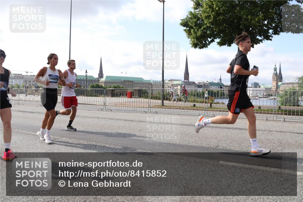 29.06.2025 - hella hamburg halbmarathon Lena Gebhardt http://msf.ph/oto/8415852 29.06.2025 09:50:55 Lombardsbrücke 16689, 1209, 1256, 1358, 1441, 1677, 1697, 1700, 1882, 1962, 2546, 2579, 2675, 2719, 3056, 3626, 3947, 4205, 4229, 4380, 4888, 4889, 4893, 5026, 5087, 5275, 5387, 5472, 5506, 5508, 5745, 5752, 5916, 6080, 6429, 6458, 6529, 6593, 6639, 6686, 6687, 7026, 7110, 7116, 7284, 7635, 8091, 8122, 8319, 8574, 8958, 8966, 9116, 9371, 9380, 9755, 9833, 10064, 10193, 10415, 10469, 10783, 10922, 11281, 11284, 11305, 11379, 12153 meine-sportfotos.de