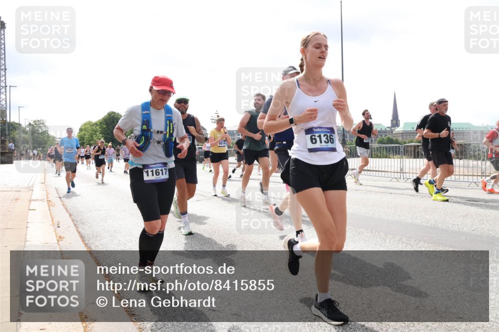 29.06.2025 - hella hamburg halbmarathon Lena Gebhardt http://msf.ph/oto/8415855 29.06.2025 10:42:18 Lombardsbrücke 14381, 11617, 8014, 6136, 1039, 1150, 1360, 1624, 1648, 1752, 1929, 1957, 1994, 2069, 2134, 2145, 2523, 2538, 2580, 2974, 3276, 3326, 3459, 3460, 3568, 3605, 3874, 4329, 4353, 4735, 4736, 4778, 4885, 4891, 4892, 5403, 5419, 5671, 5810, 6136, 6137, 6153, 6430, 6436, 6828, 6837, 6846, 6917, 7040, 7260, 7357, 7557, 7666, 7955, 8014, 8459, 8525, 8526, 8712, 8816, 8908, 9008, 9223, 9370, 9467, 9980, 10027, 10532, 10623 meine-sportfotos.de