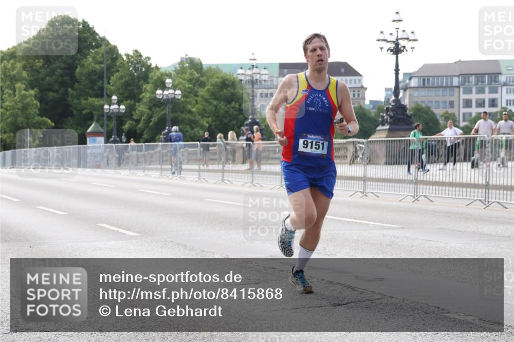 29.06.2025 - hella hamburg halbmarathon Lena Gebhardt http://msf.ph/oto/8415868 29.06.2025 09:40:24 Lombardsbrücke 9151, 34, 35, 52, 53, 54, 2144, 2659, 3720, 5253, 6530, 6816, 9151, 9255, 9447, 9475, 10650, 11210, 12373, 12678, 14302, 14717, 14933, 15495, 16068, 16120, 16245, 16988, 18930, 19075 meine-sportfotos.de