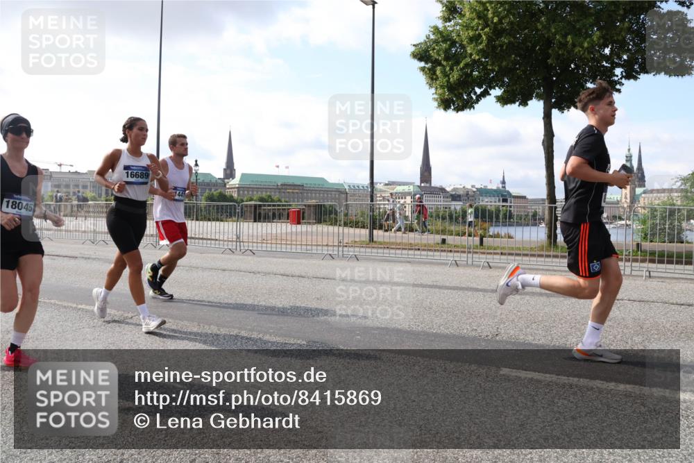 29.06.2025 - hella hamburg halbmarathon Lena Gebhardt http://msf.ph/oto/8415869 29.06.2025 09:50:55 Lombardsbrücke 18045, 16689, 1209, 1256, 1358, 1441, 1677, 1697, 1700, 1882, 1962, 2546, 2579, 2675, 2719, 3056, 3626, 3947, 4205, 4229, 4380, 4888, 4889, 4893, 5026, 5087, 5275, 5387, 5472, 5506, 5508, 5745, 5752, 5916, 6080, 6429, 6458, 6529, 6593, 6639, 6686, 6687, 7026, 7110, 7116, 7284, 7635, 8091, 8122, 8319, 8574, 8958, 8966, 9116, 9371, 9380, 9755, 9833, 10064, 10193, 10415, 10469, 10783, 10922, 11281, 11284, 11305, 11379, 12153 meine-sportfotos.de