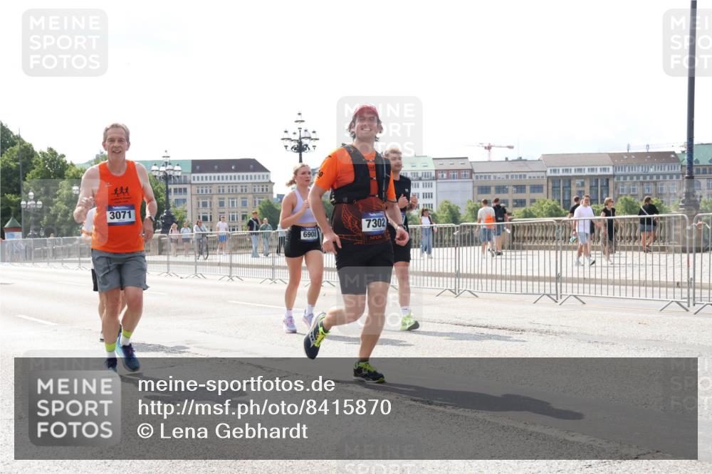 29.06.2025 - hella hamburg halbmarathon Lena Gebhardt http://msf.ph/oto/8415870 29.06.2025 10:05:08 Lombardsbrücke 3071, 6908, 7302, 1126, 1316, 1347, 1559, 1863, 2288, 2298, 2424, 2463, 2628, 2698, 3071, 3413, 3578, 4220, 4293, 4394, 4538, 4951, 5073, 5869, 6059, 6311, 6907, 6908, 7302, 7826, 8049, 8089, 8999, 9007, 9019, 9075, 9165, 9559, 9680, 10100, 10694, 11088, 11551, 11595, 12125, 12557, 13221, 13242, 13327, 13533, 13717, 14203, 15532, 16092, 16134, 16357, 16478, 16579, 16847, 16995, 17112, 17707, 17814, 17818, 18189, 18616, 18617, 19034 meine-sportfotos.de