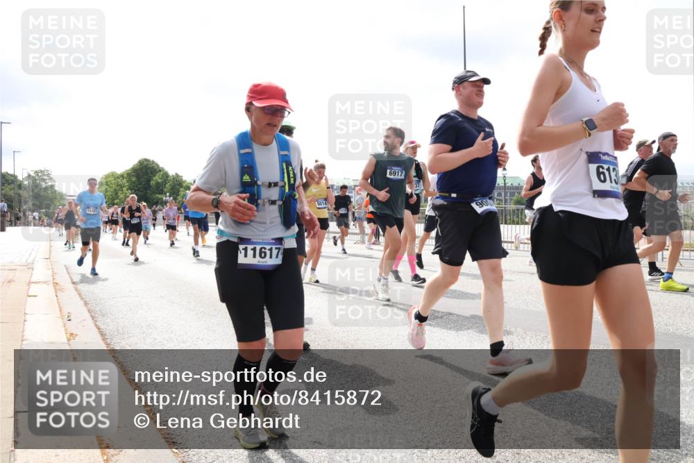 29.06.2025 - hella hamburg halbmarathon Lena Gebhardt http://msf.ph/oto/8415872 29.06.2025 10:42:18 Lombardsbrücke 14381, 11617, 8014, 6917, 900, 613, 1039, 1150, 1360, 1624, 1648, 1752, 1929, 1957, 1994, 2069, 2134, 2145, 2523, 2538, 2580, 2974, 3276, 3326, 3459, 3460, 3568, 3605, 3874, 4329, 4353, 4735, 4736, 4778, 4885, 4891, 4892, 5403, 5419, 5671, 5810, 6136, 6137, 6153, 6430, 6436, 6828, 6837, 6846, 6917, 7040, 7260, 7357, 7557, 7666, 7955, 8014, 8459, 8525, 8526, 8712, 8816, 8908, 9008, 9223, 9370, 9467, 9980, 10027, 10532, 10623 meine-sportfotos.de