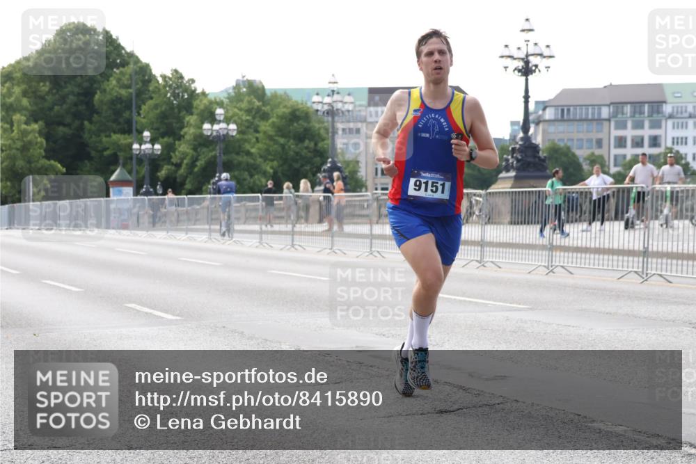 29.06.2025 - hella hamburg halbmarathon Lena Gebhardt http://msf.ph/oto/8415890 29.06.2025 09:40:24 Lombardsbrücke 9151, 34, 35, 52, 53, 54, 2144, 2659, 3720, 5253, 6530, 6816, 9151, 9255, 9447, 9475, 10650, 11210, 12373, 12678, 14302, 14717, 14933, 15495, 16068, 16120, 16245, 16988, 18930, 19075 meine-sportfotos.de