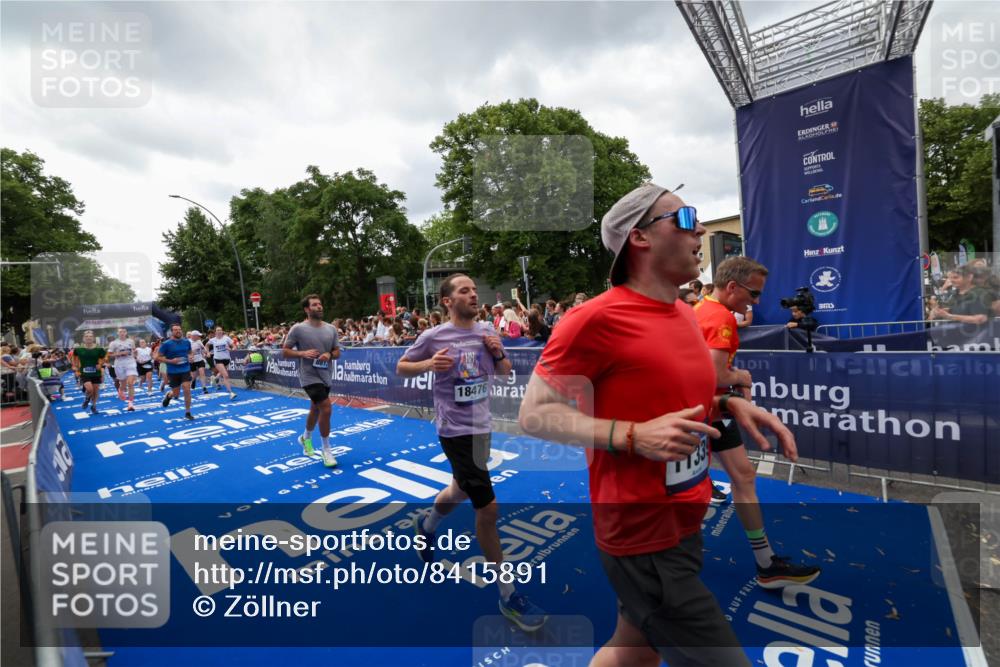 29.06.2025 - hella hamburg halbmarathon Zöllner http://msf.ph/oto/8415891 29.06.2025 10:49:36 Ziel 2516, 2592, 2596, 2878, 2889, 5705, 8437, 8689, 8813, 9038, 9649, 11339, 11340, 11679, 11977, 12094, 13233, 14562, 15392, 15857, 16114, 16592, 16738, 17001, 18476, 18960 meine-sportfotos.de