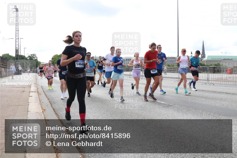 29.06.2025 - hella hamburg halbmarathon Lena Gebhardt http://msf.ph/oto/8415896 29.06.2025 10:17:38 Lombardsbrücke 12, 14648, 307, 14194, 2259, 5848, 7647, 083, 1015, 1083, 1204, 1274, 1356, 1458, 1477, 1622, 1749, 1795, 2094, 2259, 2305, 2548, 2860, 3138, 3292, 3464, 3466, 3802, 3803, 4194, 4218, 4852, 5002, 5004, 5023, 5290, 5390, 5611, 5733, 6126, 6128, 6254, 6336, 6352, 6520, 6522, 6786, 7011, 7258, 7291, 7410, 7413, 7445, 7566, 7647, 7844, 7945, 8144, 8210, 8253, 8309, 8351, 8433, 8558, 8799, 8895, 9152, 9259, 9400, 9798, 9848, 9964, 10174, 10509 meine-sportfotos.de