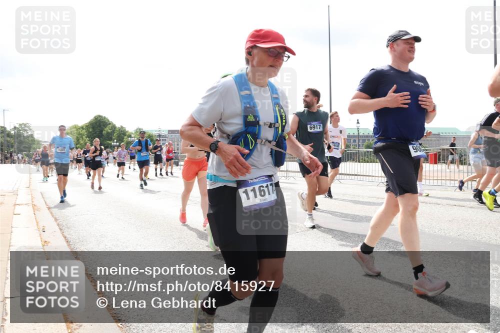 29.06.2025 - hella hamburg halbmarathon Lena Gebhardt http://msf.ph/oto/8415927 29.06.2025 10:42:19 Lombardsbrücke 14381, 6917, 16535, 11617, 1039, 1150, 1360, 1624, 1648, 1752, 1929, 1957, 1994, 2069, 2134, 2145, 2523, 2538, 2580, 2974, 3276, 3326, 3459, 3460, 3568, 3605, 3874, 4329, 4353, 4735, 4736, 4778, 4885, 4891, 4892, 5403, 5419, 5671, 5810, 6136, 6137, 6153, 6430, 6436, 6828, 6837, 6846, 6917, 7040, 7260, 7357, 7557, 7666, 7955, 8014, 8459, 8525, 8526, 8529, 8712, 8816, 8908, 9008, 9223, 9370, 9467, 9980, 10027, 10532, 10623 meine-sportfotos.de