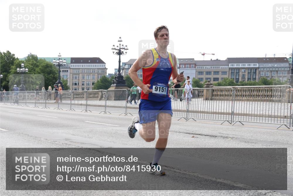 29.06.2025 - hella hamburg halbmarathon Lena Gebhardt http://msf.ph/oto/8415930 29.06.2025 09:40:24 Lombardsbrücke 9151, 34, 35, 52, 53, 54, 2144, 2659, 3720, 5253, 6530, 6816, 9151, 9255, 9447, 9475, 10650, 11210, 12373, 12678, 14302, 14717, 14933, 15495, 16068, 16120, 16245, 16988, 18930, 19075 meine-sportfotos.de