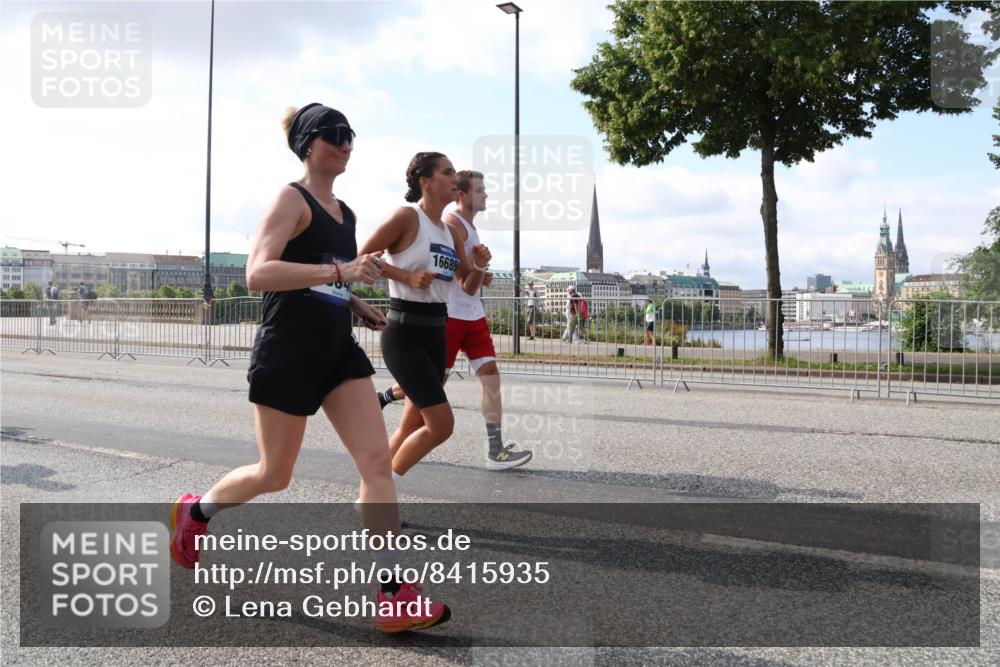29.06.2025 - hella hamburg halbmarathon Lena Gebhardt http://msf.ph/oto/8415935 29.06.2025 09:50:56 Lombardsbrücke 16689, 1209, 1256, 1358, 1441, 1677, 1697, 1700, 1882, 1962, 2546, 2579, 2675, 2719, 3056, 3626, 3947, 4205, 4229, 4380, 4854, 4888, 4889, 4893, 5026, 5087, 5275, 5387, 5472, 5506, 5508, 5745, 5752, 5916, 6080, 6429, 6458, 6529, 6593, 6639, 6686, 6687, 7026, 7110, 7116, 7284, 7635, 8091, 8122, 8319, 8574, 8958, 8966, 9116, 9371, 9380, 9755, 9833, 10064, 10193, 10415, 10469, 10783, 10922, 11281, 11284, 11305, 11379, 12153 meine-sportfotos.de