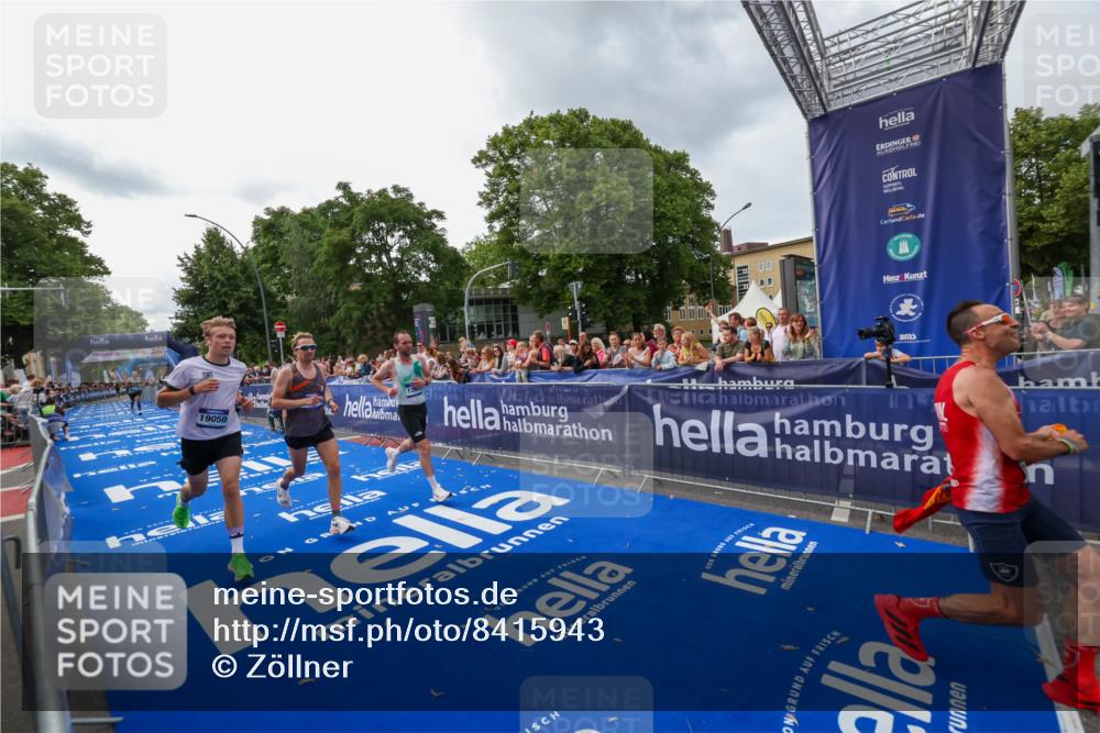 29.06.2025 - hella hamburg halbmarathon Zöllner http://msf.ph/oto/8415943 29.06.2025 10:27:05 Ziel 9079, 12641, 12992, 13780, 13956, 14828, 15671, 19050 meine-sportfotos.de