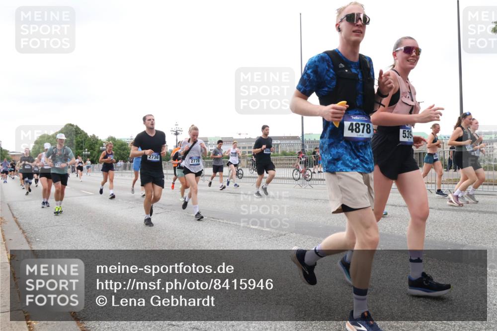 29.06.2025 - hella hamburg halbmarathon Lena Gebhardt http://msf.ph/oto/8415946 29.06.2025 10:51:40 Lombardsbrücke 137, 2736, 2778, 4878, 539, 1617, 1997, 2202, 2308, 2380, 2484, 2485, 2593, 2736, 2778, 3240, 3991, 4652, 4748, 4808, 4878, 5291, 5357, 5394, 5534, 5716, 5717, 6007, 6091, 6604, 6885, 6945, 6947, 6954, 6961, 7682, 7769, 7841, 7871, 7992, 8040, 8125, 8399, 8410, 8672, 9166, 9167, 9220, 9340, 9462, 9582, 9583, 9590, 9594, 9673, 9763, 10496, 10521, 10533, 10693, 10830, 11034, 11101, 11268, 11575, 11875, 12065 meine-sportfotos.de