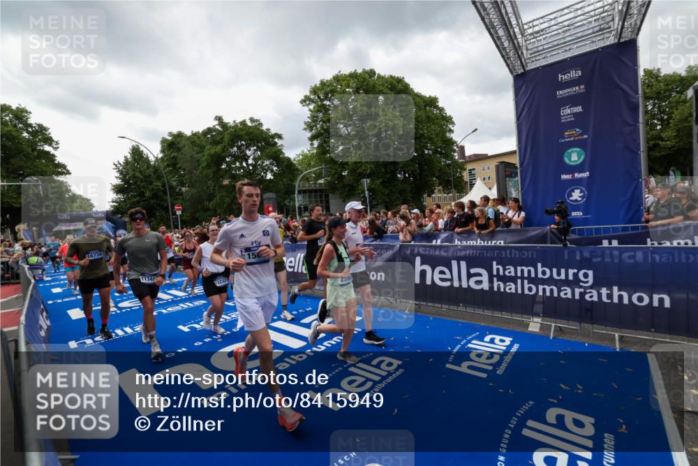 29.06.2025 - hella hamburg halbmarathon Zöllner http://msf.ph/oto/8415949 29.06.2025 10:49:39 Ziel 2504, 2516, 2592, 2596, 2889, 2937, 5705, 5978, 6115, 8689, 9038, 9463, 9649, 11340, 11679, 11977, 12094, 13233, 14562, 15392, 15857, 16114, 16592, 16738, 17001, 18058 meine-sportfotos.de