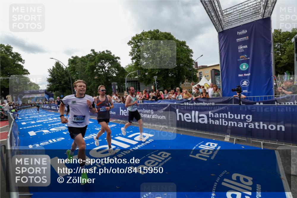 29.06.2025 - hella hamburg halbmarathon Zöllner http://msf.ph/oto/8415950 29.06.2025 10:27:06 Ziel 12641, 13780, 13956, 14828, 15671, 19050 meine-sportfotos.de