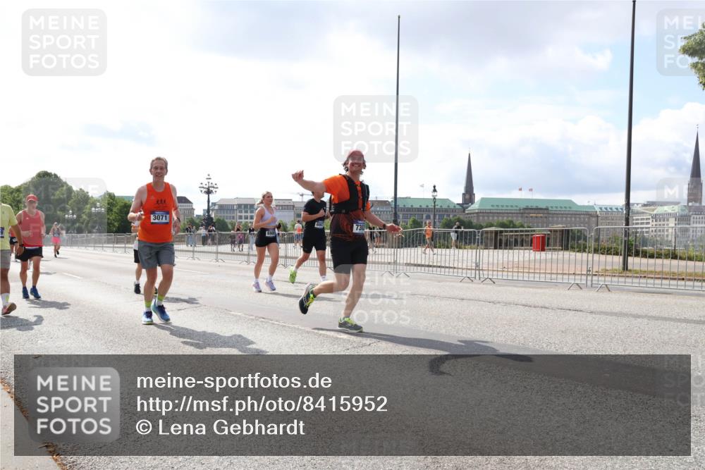 29.06.2025 - hella hamburg halbmarathon Lena Gebhardt http://msf.ph/oto/8415952 29.06.2025 10:05:09 Lombardsbrücke 3071, 1126, 1316, 1347, 1559, 1863, 2288, 2298, 2424, 2463, 2628, 2698, 3071, 3413, 3578, 4014, 4220, 4394, 4538, 4951, 5073, 6059, 6311, 6907, 6908, 7302, 7826, 8049, 8089, 8999, 9007, 9019, 9075, 9165, 9559, 9680, 10100, 10694, 11088, 11551, 11595, 11784, 12125, 12557, 13221, 13242, 13327, 13533, 13717, 14203, 15532, 16092, 16134, 16357, 16478, 16579, 16847, 16995, 17112, 17707, 17814, 17818, 18189, 18616, 18617, 19034 meine-sportfotos.de