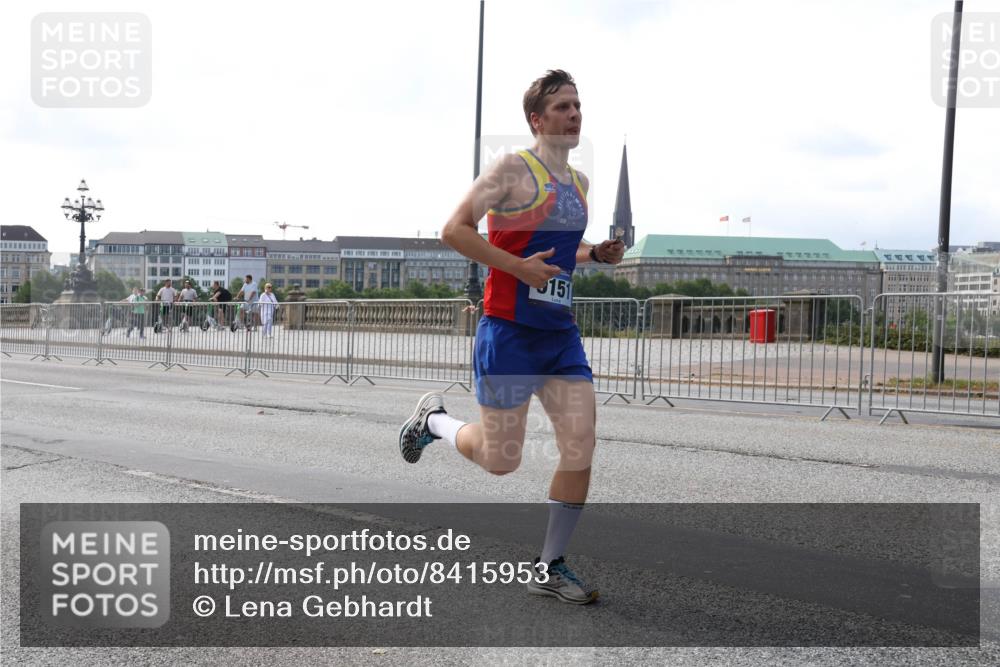 29.06.2025 - hella hamburg halbmarathon Lena Gebhardt http://msf.ph/oto/8415953 29.06.2025 09:40:25 Lombardsbrücke 151, 34, 35, 52, 53, 54, 2144, 2659, 3720, 5253, 6530, 6816, 9151, 9255, 9447, 9475, 10650, 11210, 12373, 12678, 14302, 14717, 15495, 16068, 16120, 16245, 16988, 18930, 19075 meine-sportfotos.de