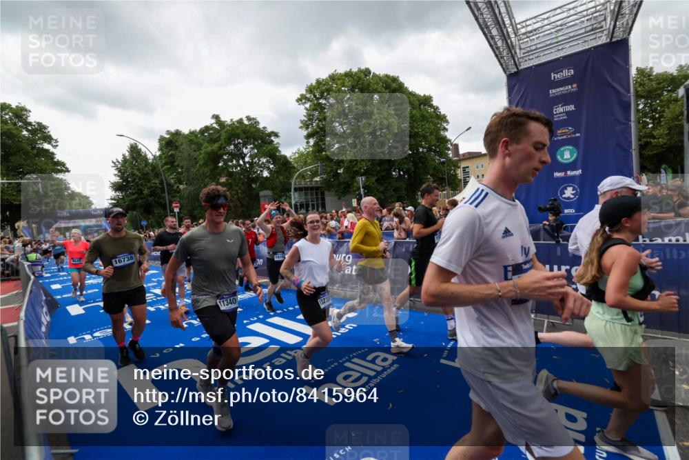 29.06.2025 - hella hamburg halbmarathon Zöllner http://msf.ph/oto/8415964 29.06.2025 10:49:40 Ziel 2504, 2516, 2592, 2596, 2706, 2889, 2937, 5705, 5978, 6115, 9038, 9463, 9649, 11340, 11679, 11977, 13233, 14562, 15392, 15857, 16114, 16592, 16738, 16843, 17001, 18058, 18451 meine-sportfotos.de