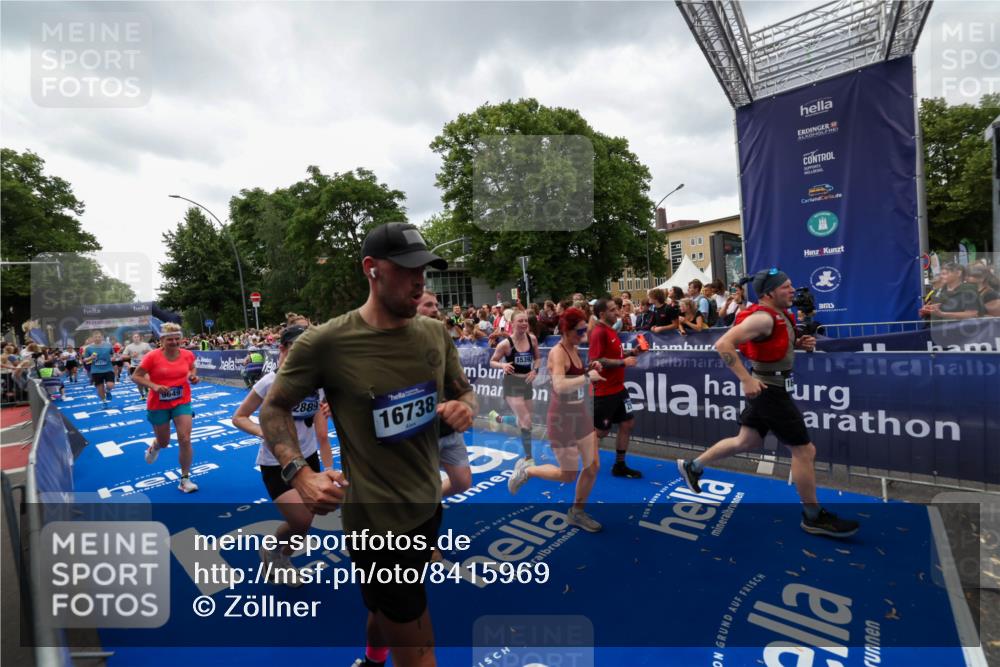 29.06.2025 - hella hamburg halbmarathon Zöllner http://msf.ph/oto/8415969 29.06.2025 10:49:41 Ziel 2504, 2516, 2706, 2889, 2937, 3060, 5705, 5978, 6115, 7332, 9038, 9463, 9619, 9649, 11340, 11679, 11977, 13233, 14562, 15392, 16114, 16592, 16738, 16843, 17001, 18058, 18451 meine-sportfotos.de