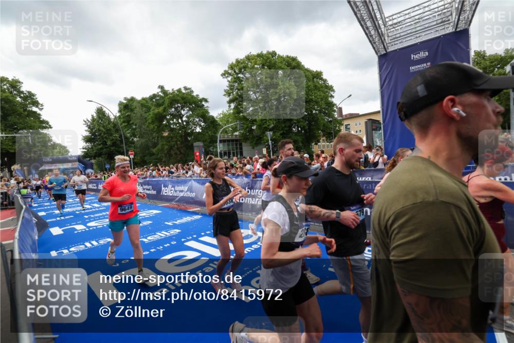 29.06.2025 - hella hamburg halbmarathon Zöllner http://msf.ph/oto/8415972 29.06.2025 10:49:42 Ziel 2504, 2516, 2706, 2889, 2937, 3060, 5705, 5978, 6115, 7332, 9038, 9463, 9619, 9649, 11679, 11977, 14562, 15392, 16738, 16843, 16877, 17001, 18058, 18451, 18926 meine-sportfotos.de