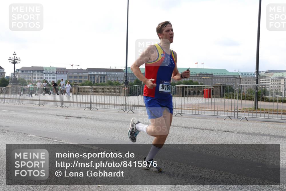29.06.2025 - hella hamburg halbmarathon Lena Gebhardt http://msf.ph/oto/8415976 29.06.2025 09:40:25 Lombardsbrücke 9151, 34, 35, 52, 53, 54, 2144, 2659, 3720, 5253, 6530, 6816, 9151, 9255, 9447, 9475, 10650, 11210, 12373, 12678, 14302, 14717, 15495, 16068, 16120, 16245, 16988, 18930, 19075 meine-sportfotos.de