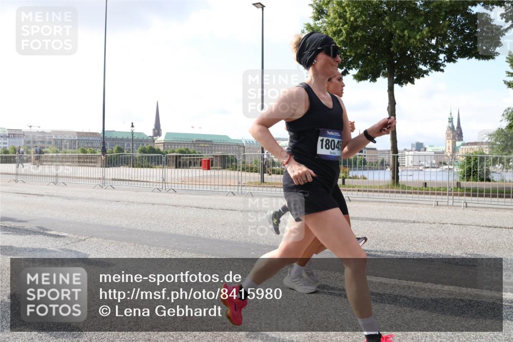 29.06.2025 - hella hamburg halbmarathon Lena Gebhardt http://msf.ph/oto/8415980 29.06.2025 09:50:56 Lombardsbrücke 1804, 1209, 1256, 1358, 1441, 1677, 1697, 1700, 1882, 1962, 2546, 2579, 2675, 2719, 3056, 3626, 3947, 4205, 4229, 4380, 4854, 4888, 4889, 4893, 5026, 5087, 5275, 5387, 5472, 5506, 5508, 5745, 5752, 5916, 6080, 6429, 6458, 6529, 6593, 6639, 6686, 6687, 7026, 7110, 7116, 7284, 7635, 8091, 8122, 8319, 8574, 8958, 8966, 9116, 9371, 9380, 9755, 9833, 10064, 10193, 10415, 10469, 10783, 10922, 11281, 11284, 11305, 11379, 12153 meine-sportfotos.de